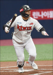 [MD포토] 조용호, 첫 타석부터 2루타 작렬