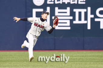 [MD포토] 두산 우익수 조수행 '안정적인 수비;