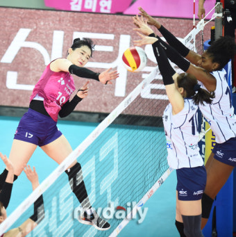 [MD포토] 흥국생명 김미연 '거침없는 공격'