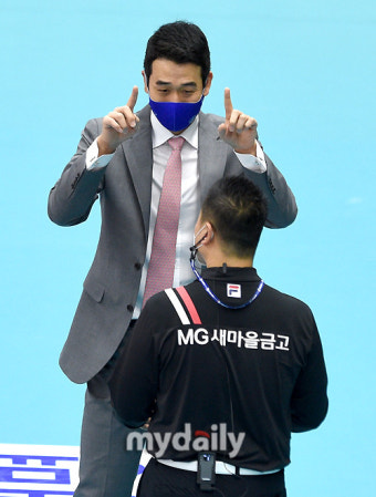 [MD포토] 고희진 감독 '비디오판독을 신청합니다'