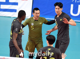 [MD포토] 현대캐피탈 분위기를 바꾼 문성민과 여오현