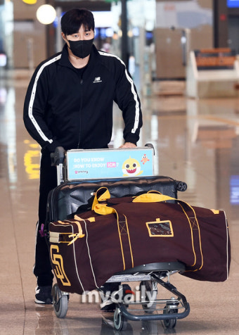 [MD포토] 김하성 '샌디에이고 스프링캠프 합류하러 갑니다'