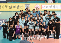 [MD포토] GS칼텍스 '3-0 완승, 기분좋은 기념촬영'