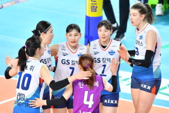 '흥국생명 기다려' GS칼텍스, 도로공사 완파하고 1위 승점 2점차 추격