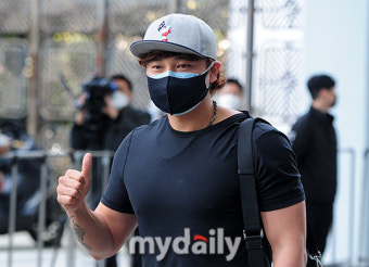 [MD포토] 자가격리 마친 추신수 '선수단 합류 위해 사직야구장으로'