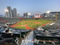 '루키 김진욱 등판' 롯데, 홈 개막전 2364석 매진 [MD현장]