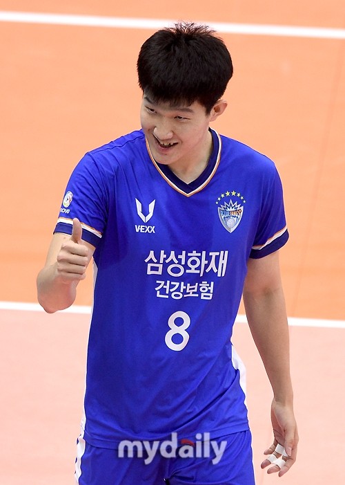 삼성화재, 프로배구 FA 송명근 영입! 팀 경기력 강화를 위한 결정적한 수술 완료