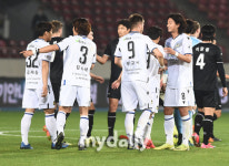 [MD포토] 3-1 승리 인천 즐거운 하이파이브