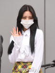 [MD포토] 있지 유나 '도도한 손인사'