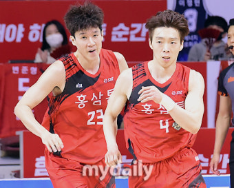 [MD포토] 이재도 전성현 'KCC 괴롭히는 돌파와 외곽슛'