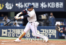 [MD포토] 페르난데스 용규놀이보다 더한 끈질긴 승부