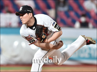 [MD포토] 김재윤, '이 악물고 던진다!'
