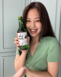 블랙핑크 제니, 소주병 들고 함박웃음…러블리 작렬
