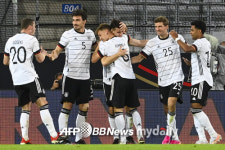 노이하우스 선제골 독일, 덴마크와 1-1 무승부