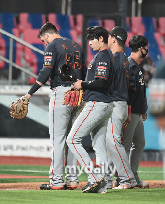 [MD포토] 한화 '연장 11회말 아쉬운 역전패'