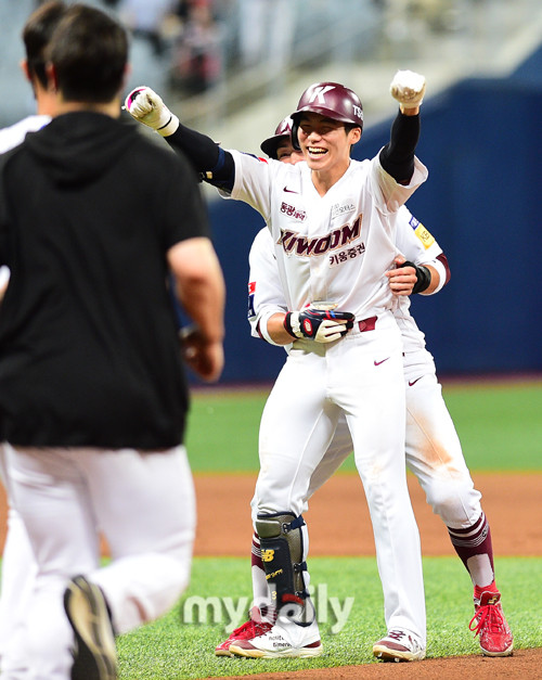 LA 다저스 김혜성, MLB 데뷔 후 최고 활약! 한 경기 3안타 5출루로 팀 승리 이끌어내며 시선 집중!