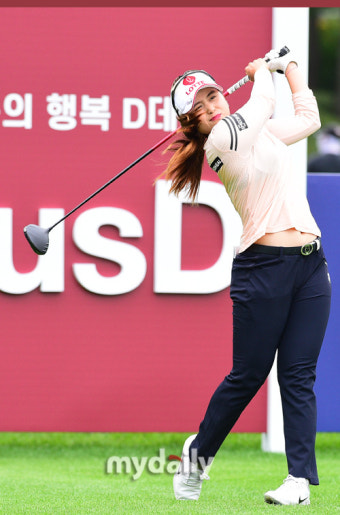 [MD포토] 티샷 최혜진 '강하게 때린다'