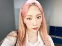 태연, 인형보다 더 인형 같아…나 윙크 좋아하네