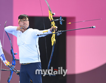 [MD포토] 김우진 '남자 양궁 단체전 금메달을 향해 쏴라'