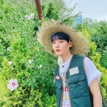 윤지성, 시골 청년룩도 완벽 소화…카리스마는 '덤'