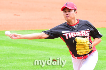 [MD포토] 기아 선발 윤중현 '첫 승리를 위해서'