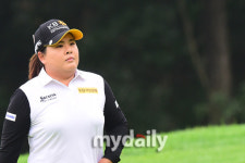 [MD포토] 퍼팅 준비하는 박인비 신중하게