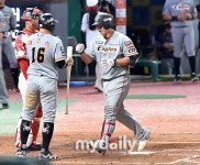 [MD포토] 노시환 '달아나는 투런포'