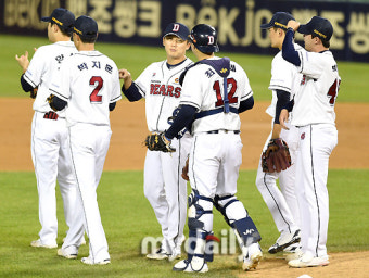 [MD포토] 박계범 '만루홈런치고 7-2 승리 이끌었어요'