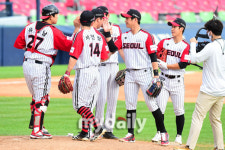 [MD포토] 3위 지킨 LG '3연패도 탈출'