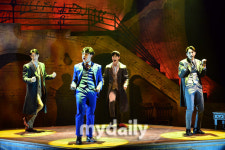 [MD포토] 뮤지컬 미인 신나게 흔들어!