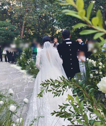 강지영 사촌언니가 김윤지였네?…결혼식 참석 인증샷 
