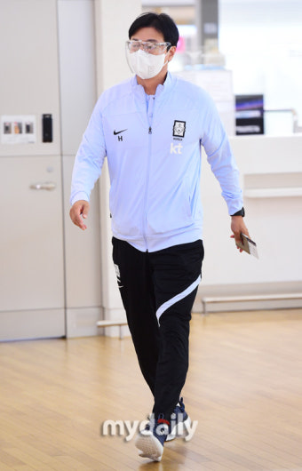 '첫 출항' 황선홍 축구대표팀 감독 