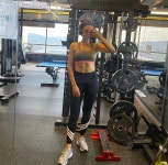 에바, 치팅데이 보낸 거 맞아? 쩍쩍 갈라진 초콜릿 복근