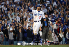 6차전 가자 크리스 테일러, ATL 에이스 상대 역전 투런포 폭발! [NLCS]