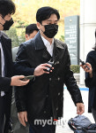 [MD포토] 양현석 질문에 묵묵히 법정으로