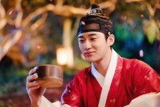 꽃 피면 달 생각하고 변우석, 외모에 취하게 만드는 취중 왕세자 변신