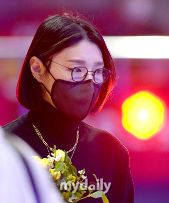 '저도 봐주세요', 발 '동동동'...김연경 깜짝 등장에 귀여운 강아지가 된 선수들 [유진형의 현장 1mm]
