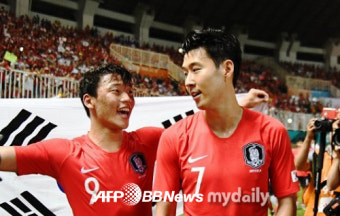 손흥민-황희찬, 경기 후 포착된 모습에 해외팬들 “왠지 짠해”