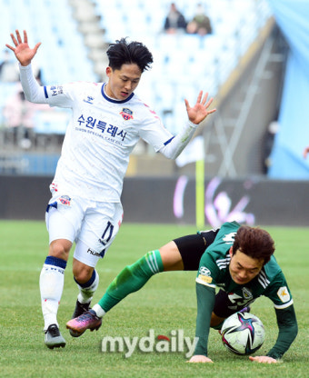[MD포토] 돌파하는 이승우 '난 아무것도 안 했는데'