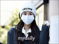 하의는 어디에? 권은비, 초미니 패션으로 사전 투표 나들이 [MD화보]