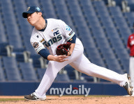 [MD포토] 박동수 쉽게 쉽게 던져요