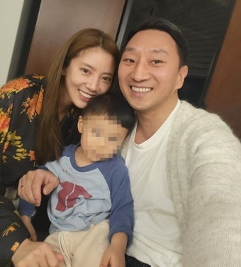 손담비이규혁, '아들 바보' 부모가 따로 없네…'깜짝 쓰리샷'