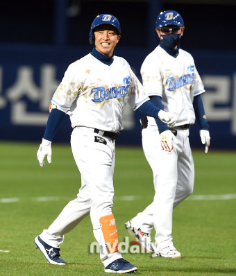 [MD포토] 손아섭 '롯데와의 첫 맞대결 첫 타석은 내가 졌다'