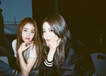르세라핌 사이 좋네…사쿠라, 멤버들과 찍은 비하인드 공개