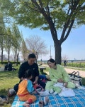 ‘문재완♥’ 이지혜 한강나들이, “패션 진짜 엉망진장” 무슨 옷 입었길래
