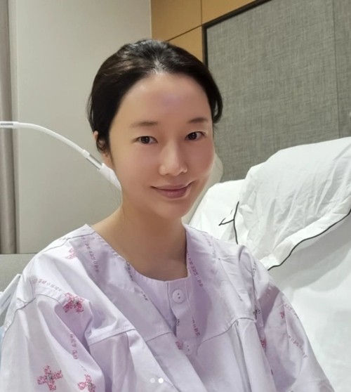 배우 이정현, 둘째 딸 출산 소식 건강한 모습으로 회복 중【100자】