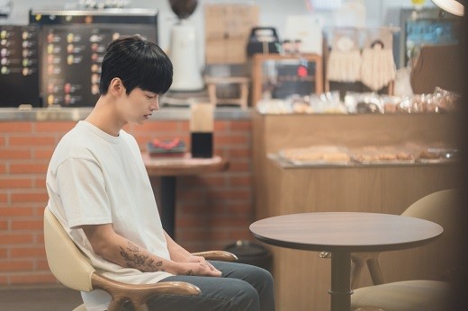 차학연, 노무사 노무진과 태양의 노래 속 매력적인 연기로 관심 집중