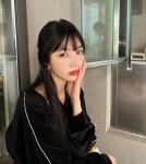 조이, 골반 뚫린 파격룩…요즘 미모 극성수기