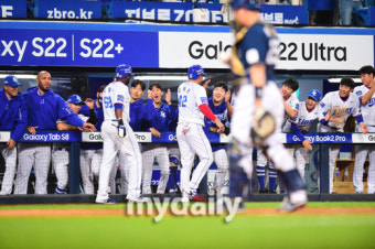'강민호 4안타 폭발' 삼성, 8회 9득점 화력쇼…NC에 역전 드라마 [MD대구]
