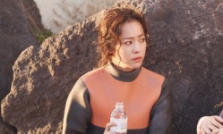 한지민, 해녀 공동체서 내쫓길 위기…아기 해녀의 비밀은? (우리들의블루스)